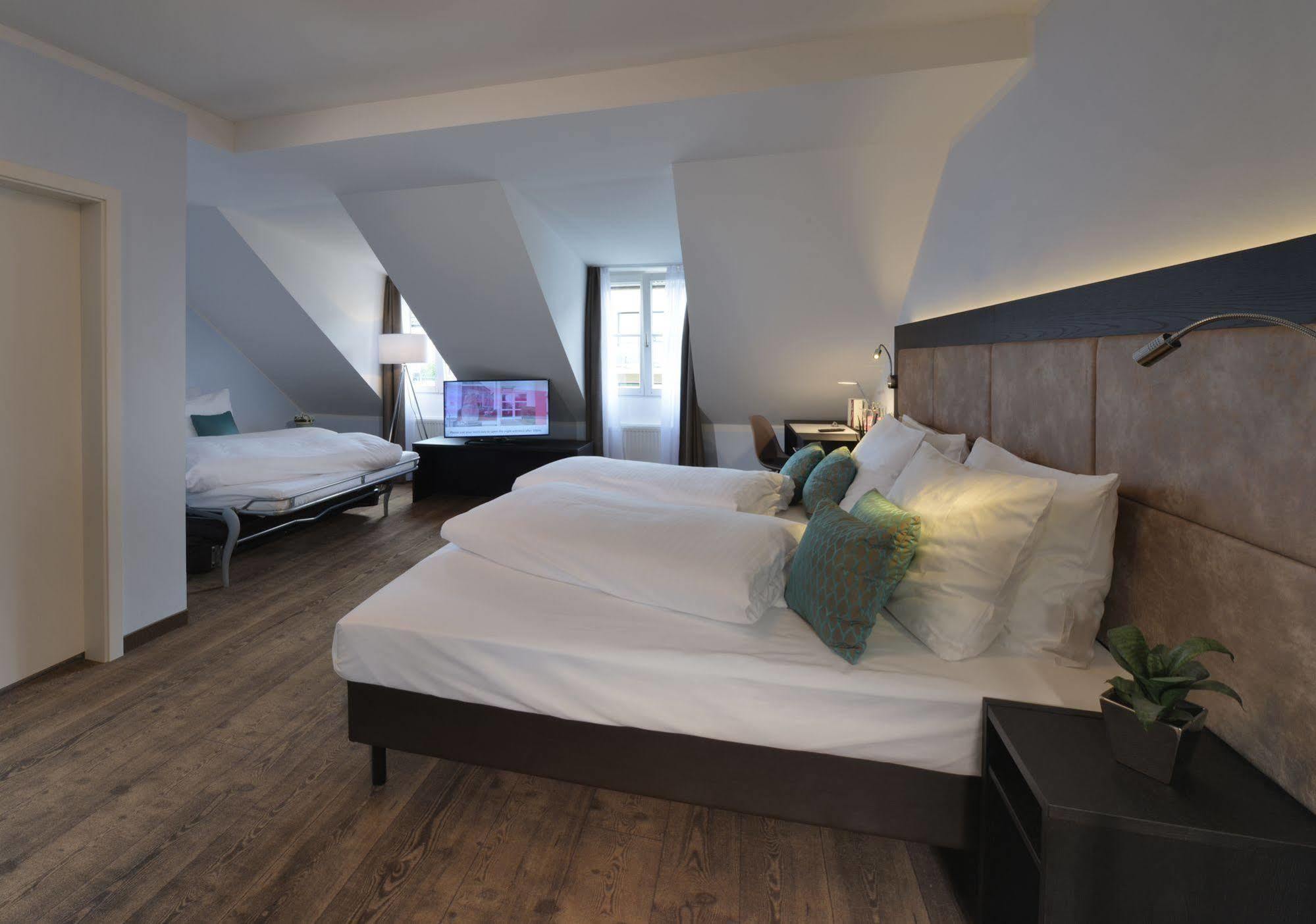 Uhu Gaestehaus Superior Köln Eksteriør billede