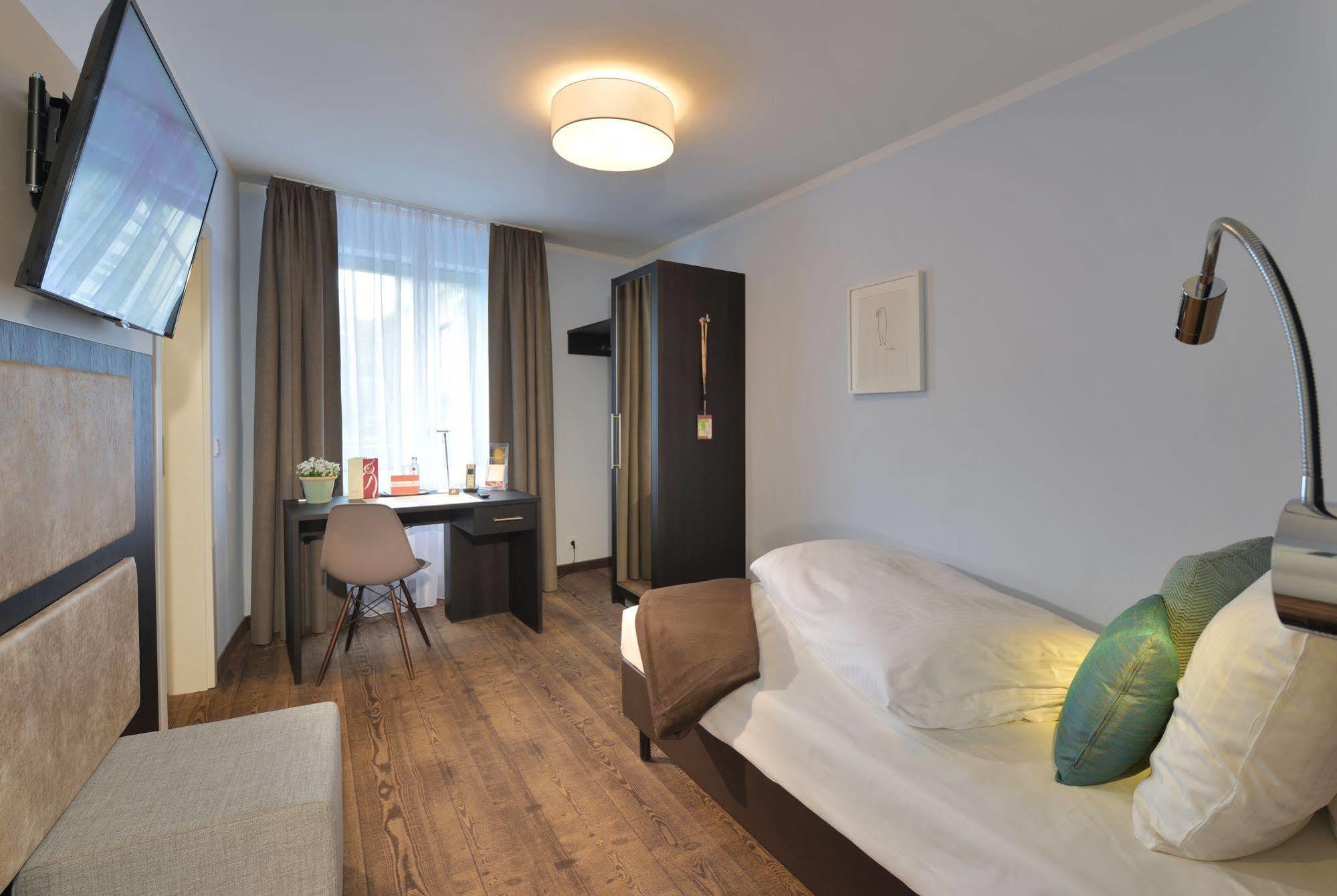 Uhu Gaestehaus Superior Köln Eksteriør billede