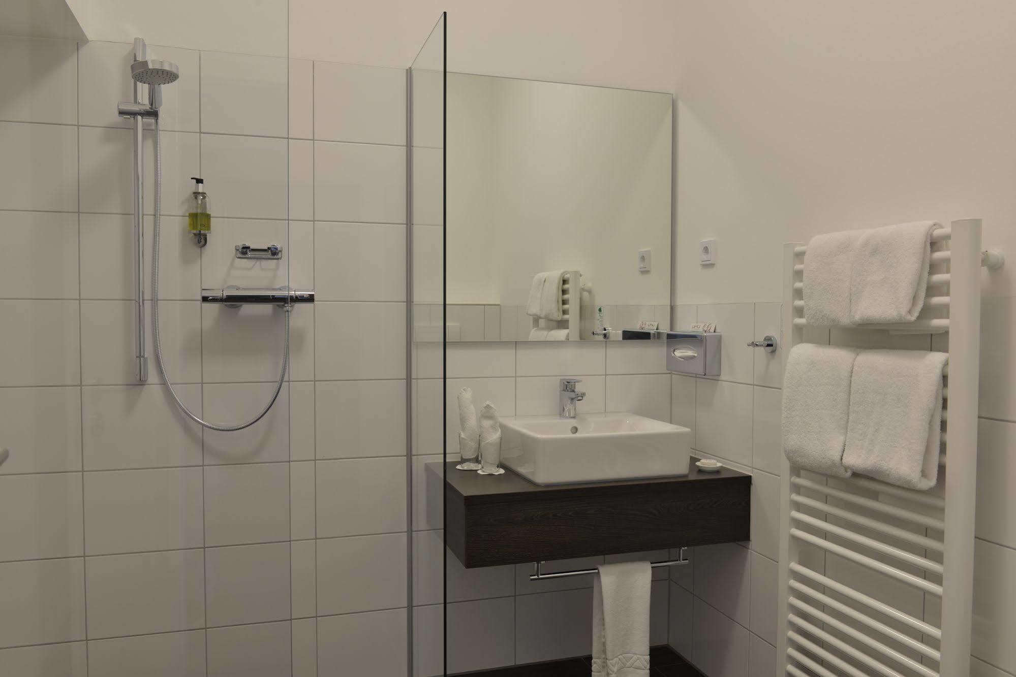 Uhu Gaestehaus Superior Köln Eksteriør billede