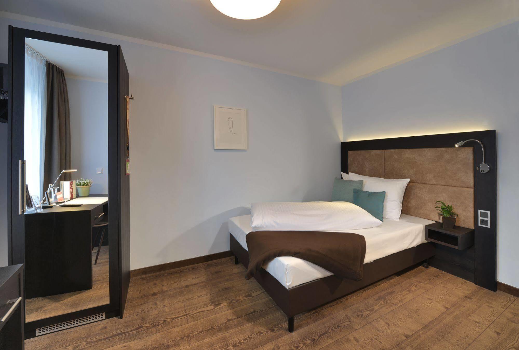 Uhu Gaestehaus Superior Köln Eksteriør billede